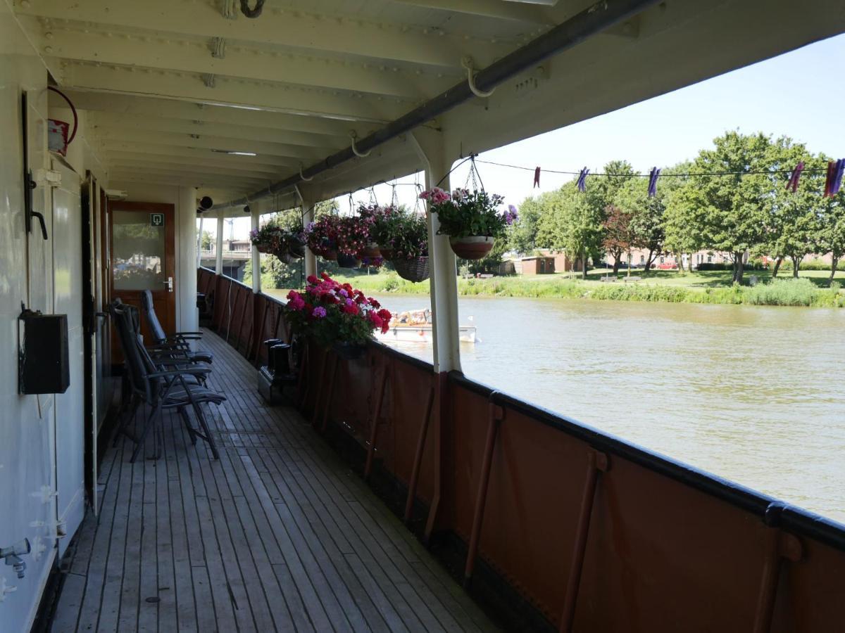 De Logeerboot Dordrecht Bed & Breakfast エクステリア 写真