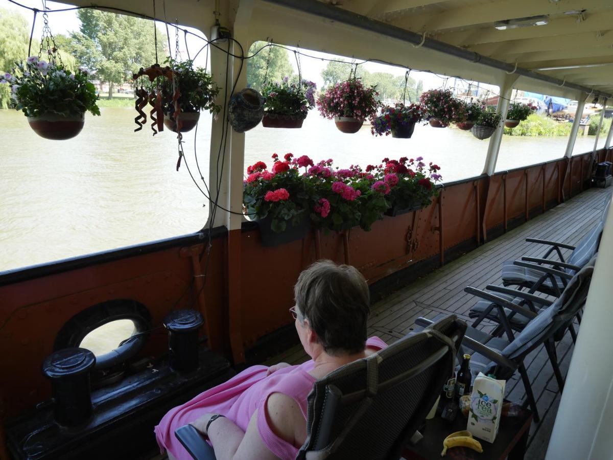De Logeerboot Dordrecht Bed & Breakfast エクステリア 写真
