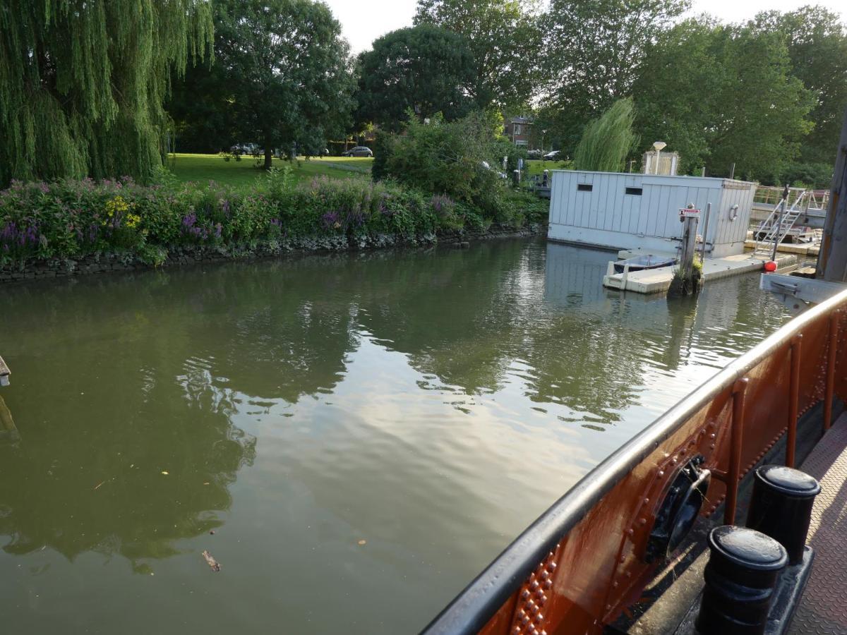 De Logeerboot Dordrecht Bed & Breakfast エクステリア 写真