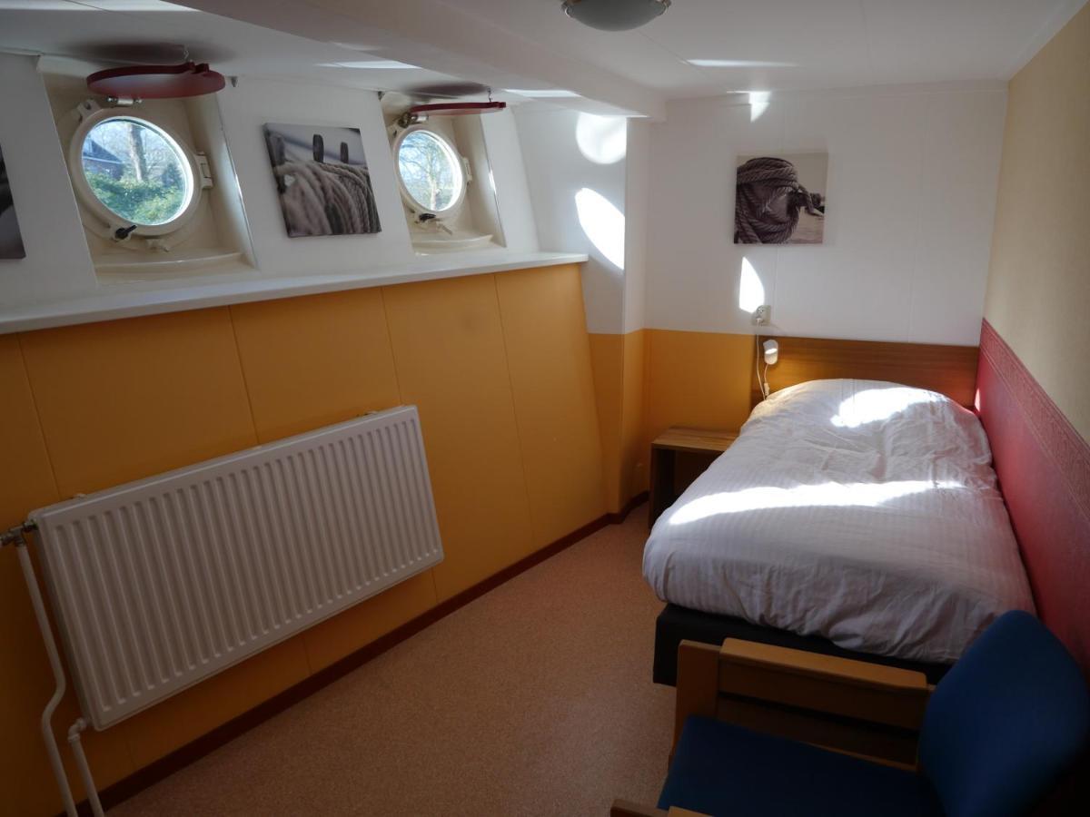 De Logeerboot Dordrecht Bed & Breakfast エクステリア 写真