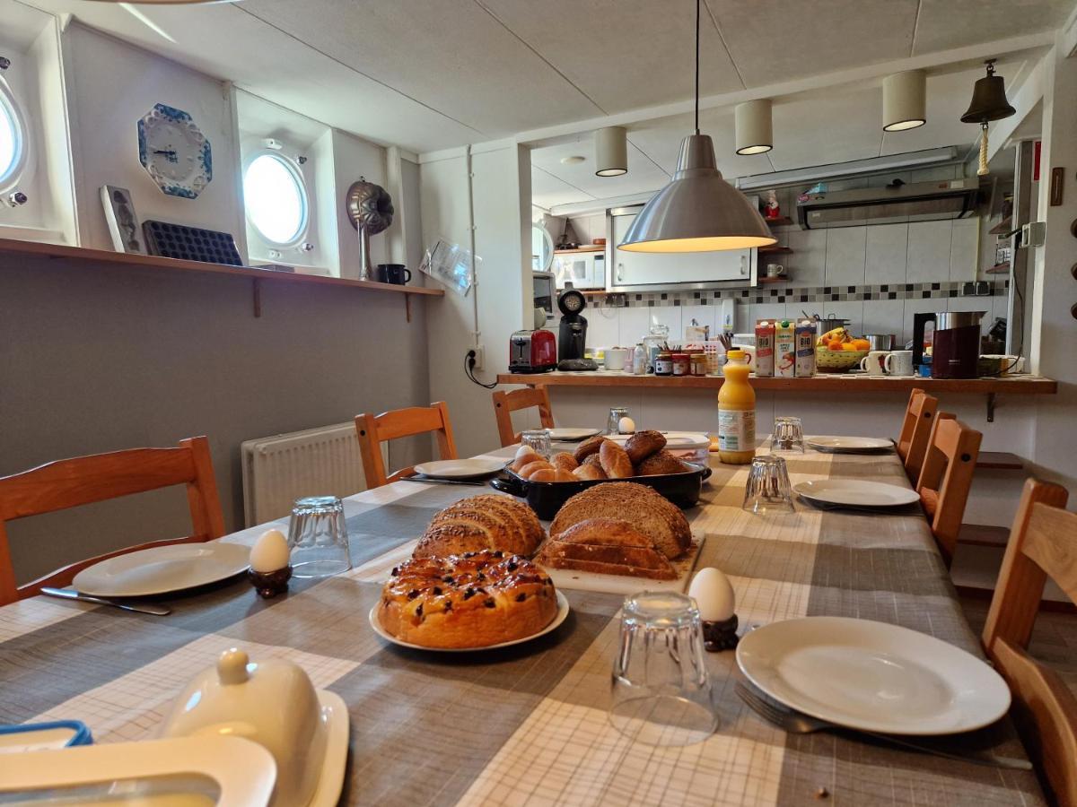 De Logeerboot Dordrecht Bed & Breakfast エクステリア 写真